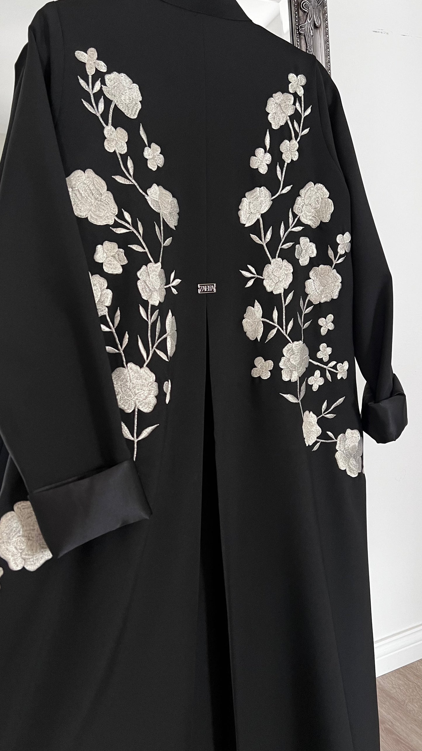 White flower abaya