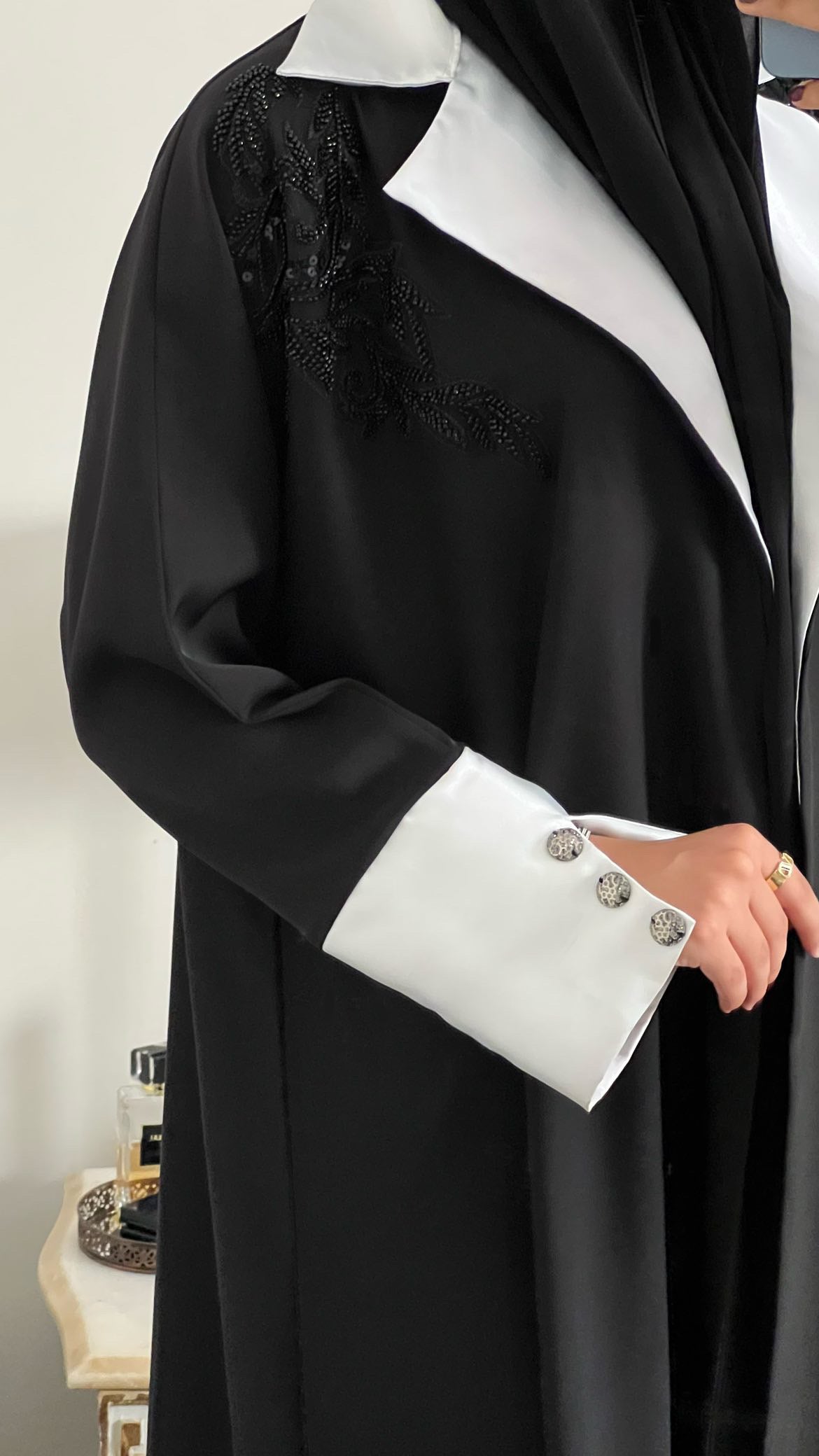 Black & white abaya