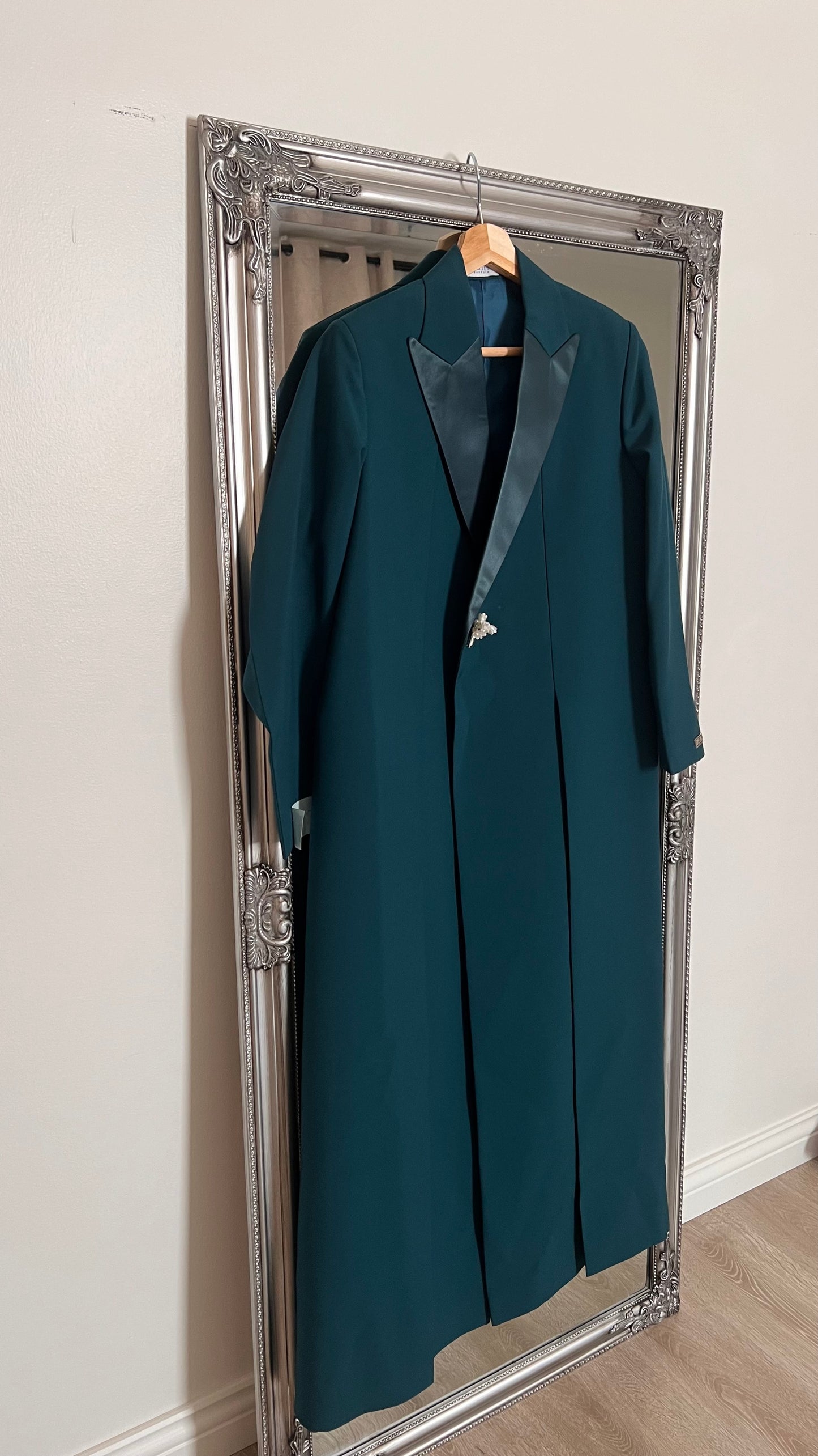 The dark cocoa in Turquoise ( fawri )