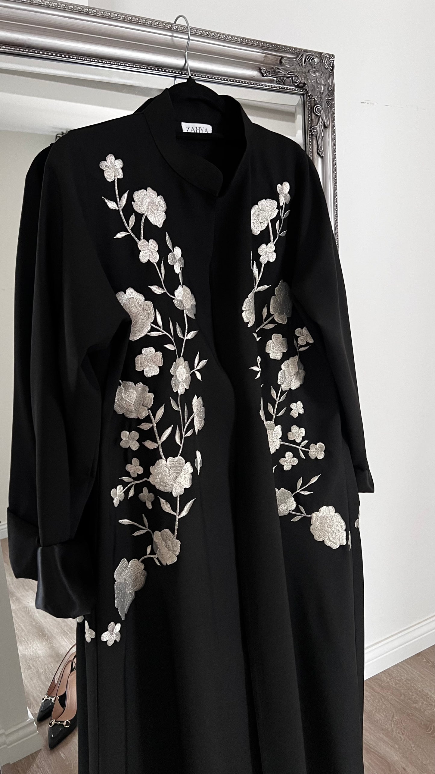 White flower abaya