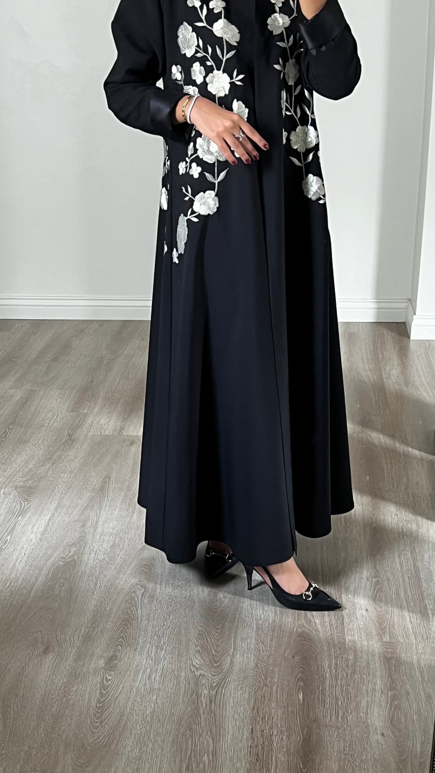 White flower abaya