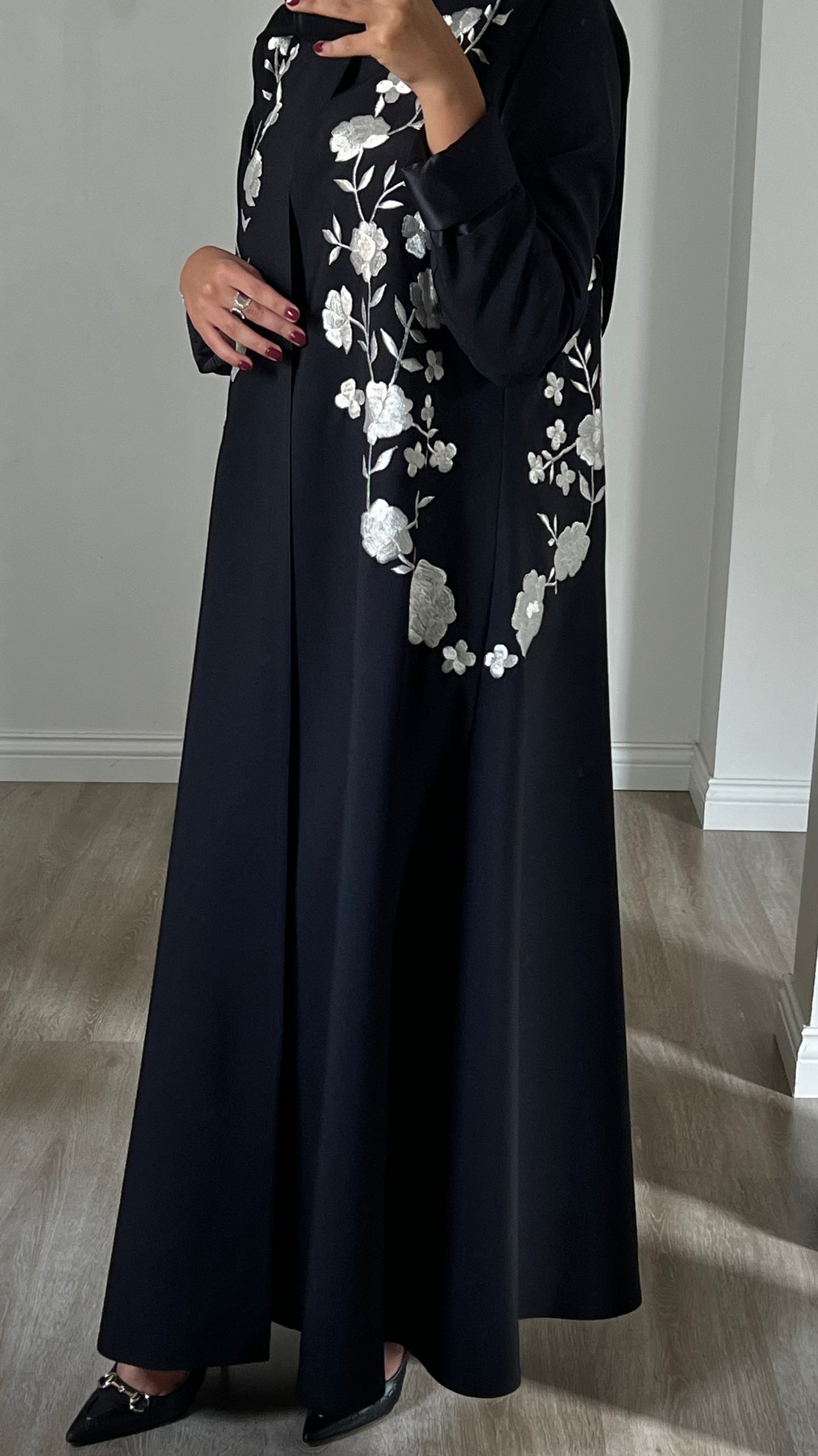 White flower abaya