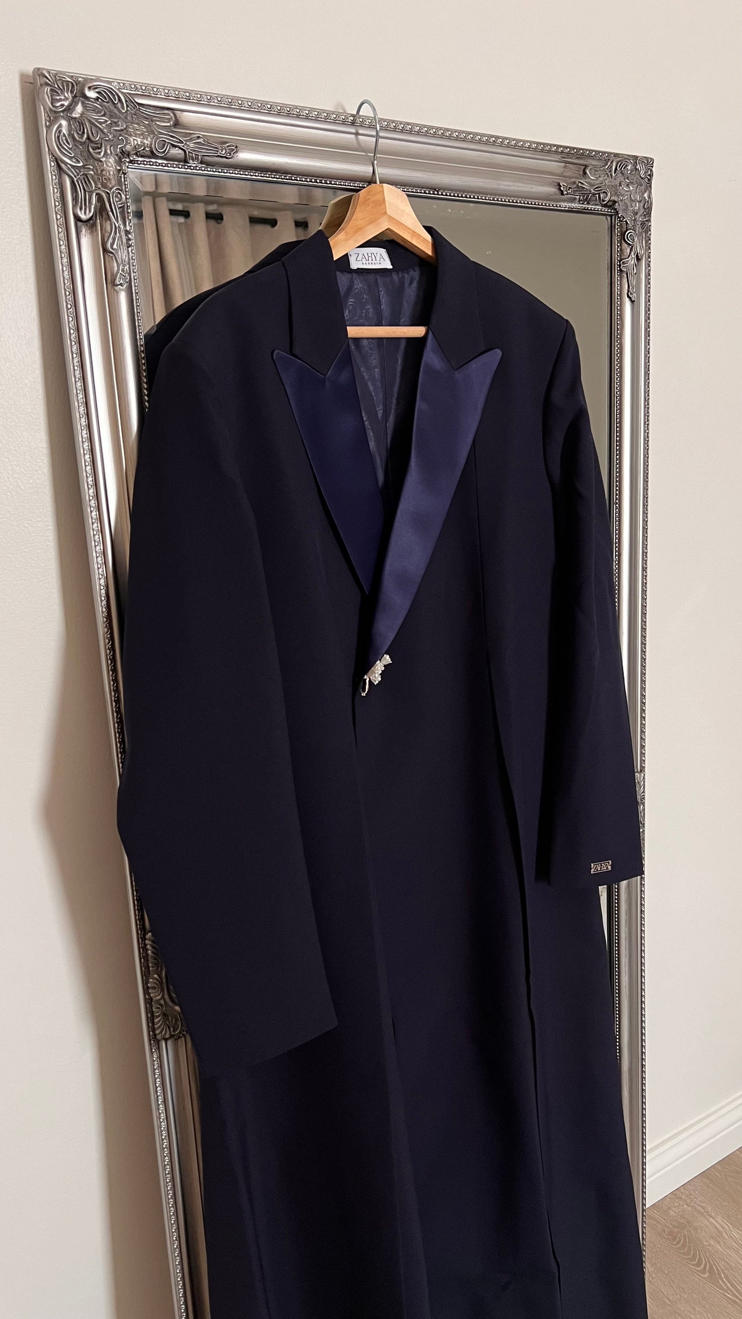 The dark cocoa in Navy ( fawri )