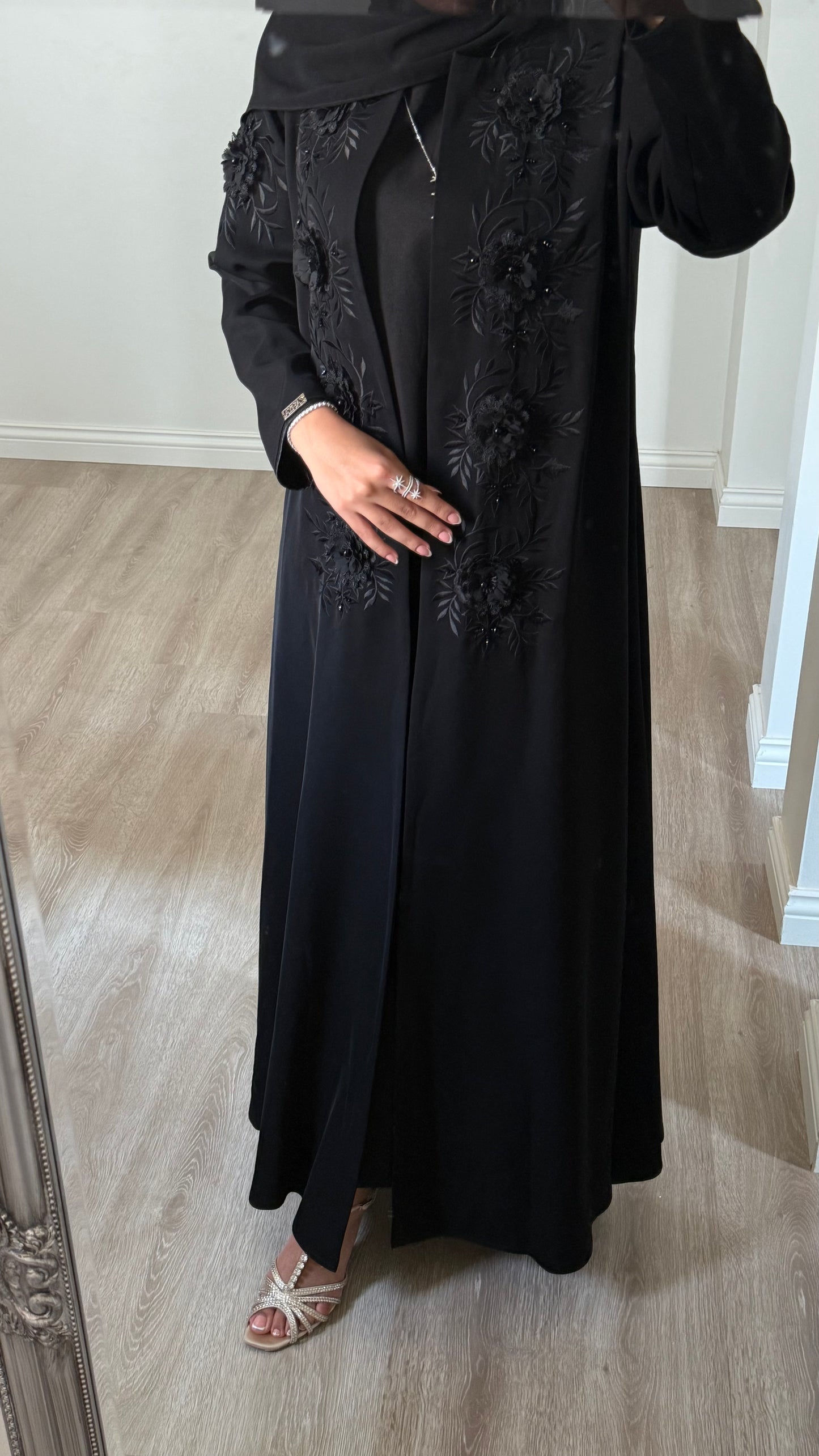 Noir Bloom abaya