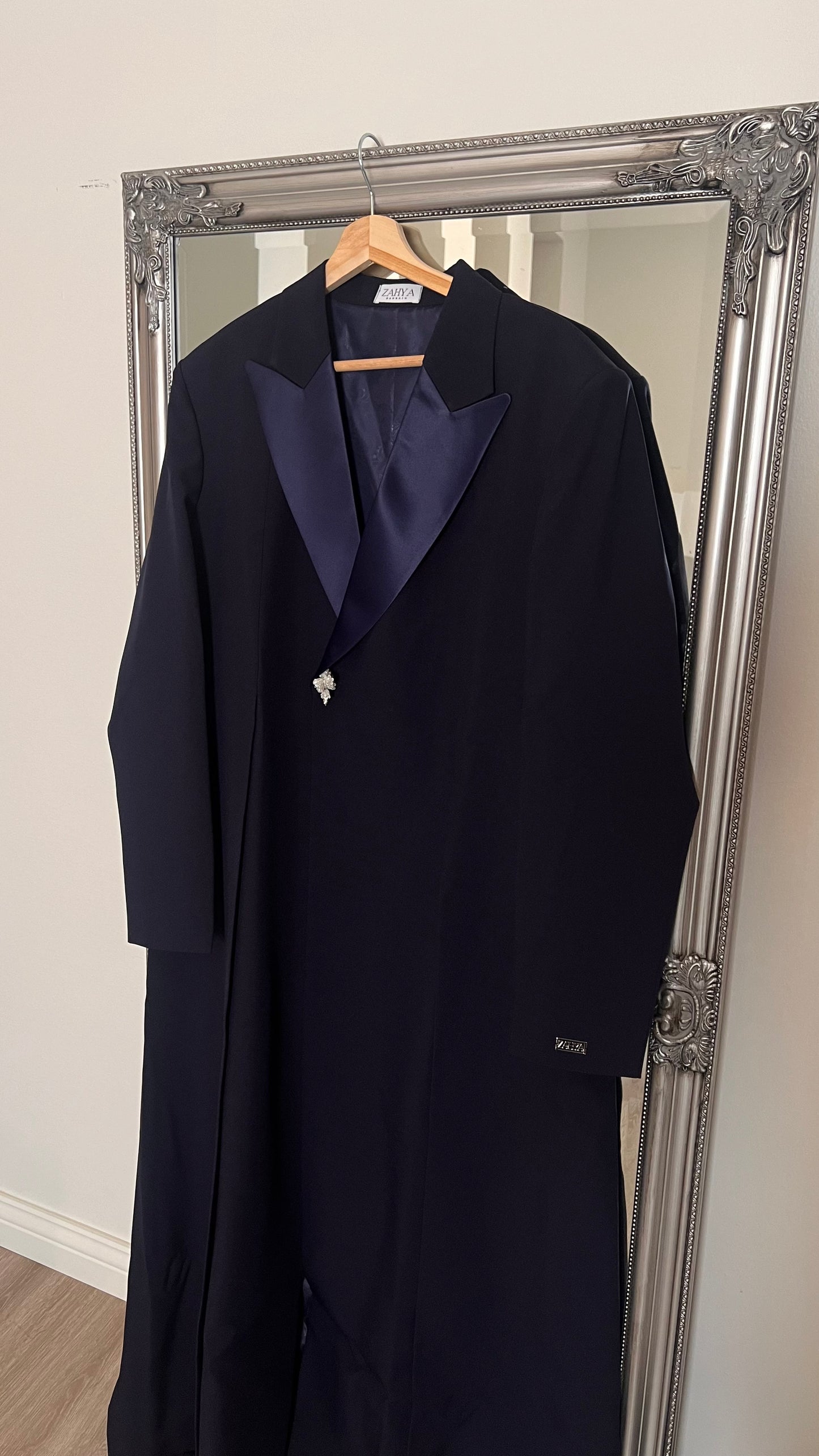 The dark cocoa in Navy ( fawri )
