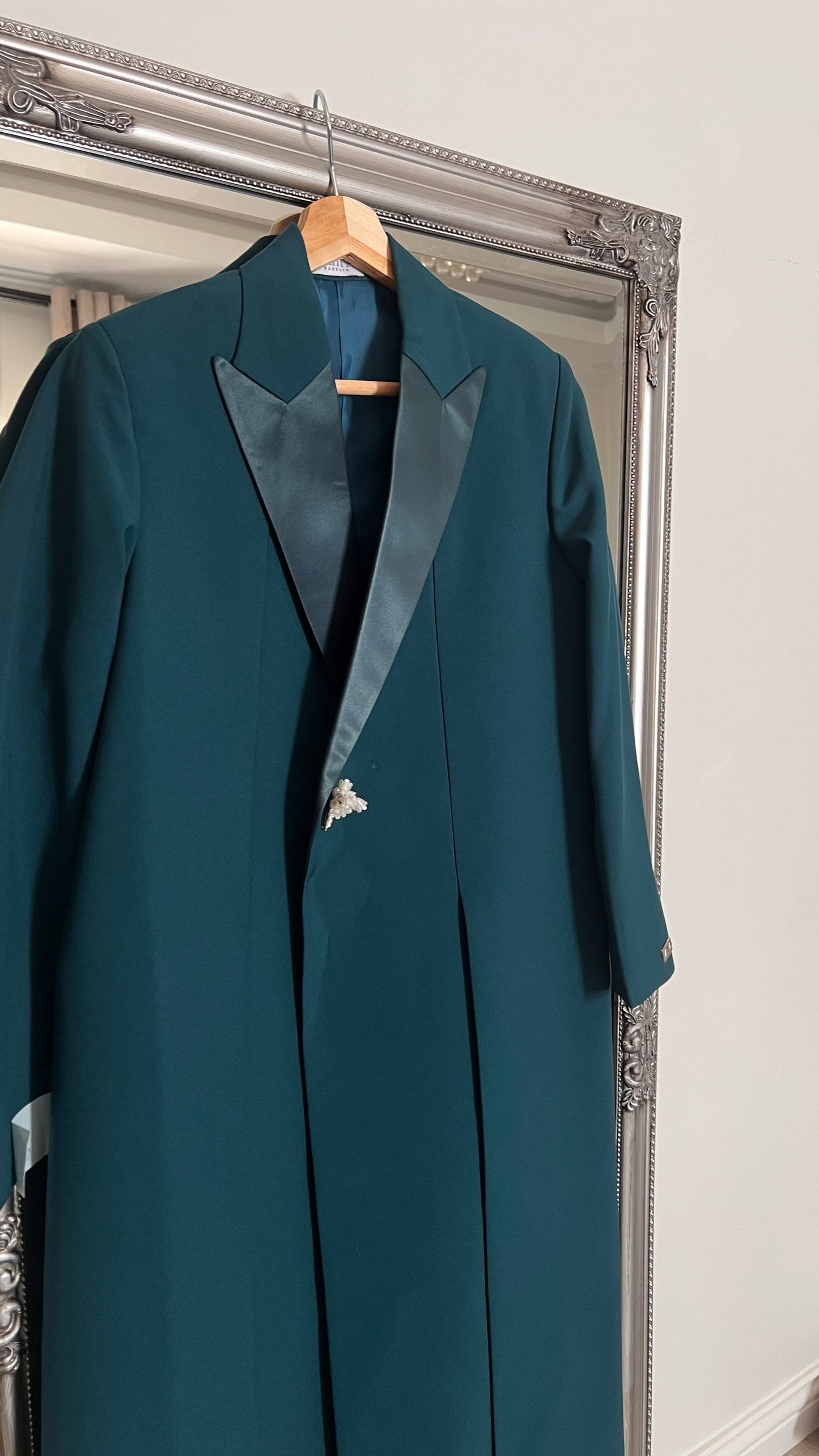 The dark cocoa in Turquoise ( fawri )
