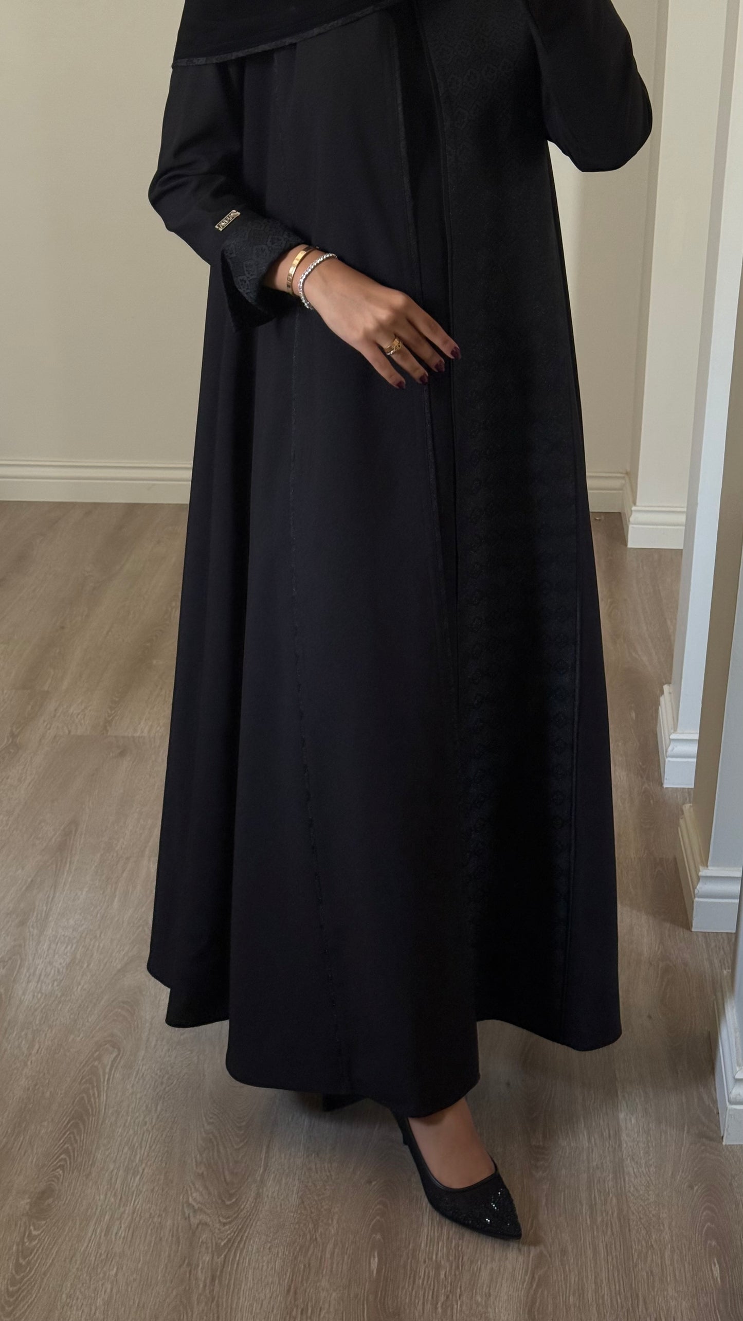 Black crepe and jacquard abaya
