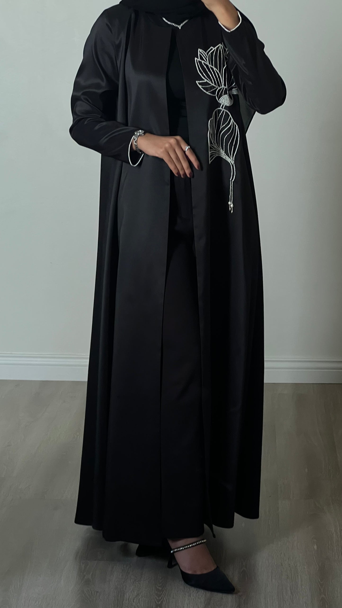 Abaya تفته مع تطريز باللؤلؤ