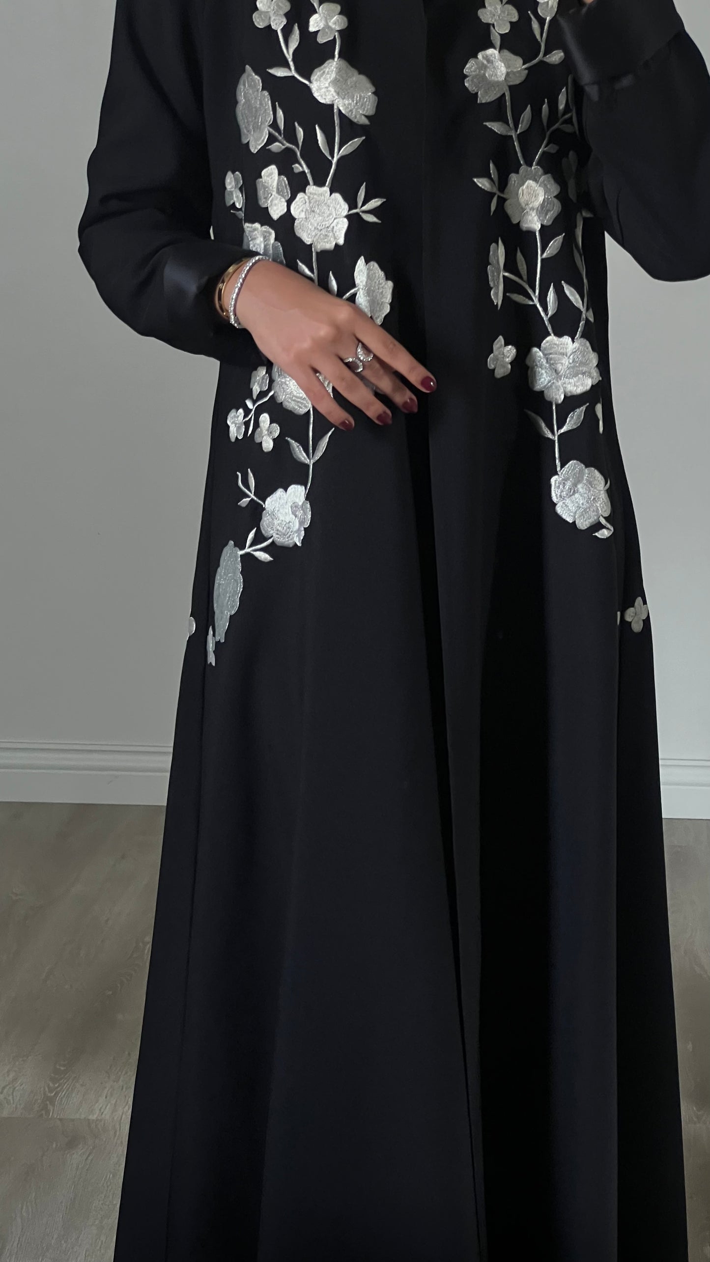 White flower abaya