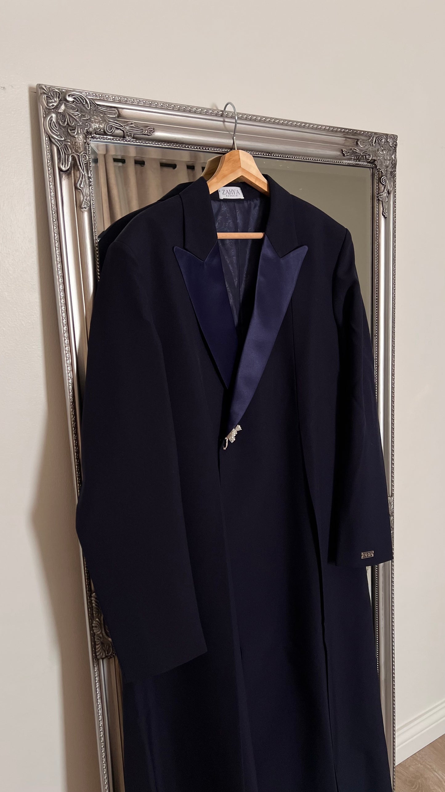 The dark cocoa in Navy ( fawri )