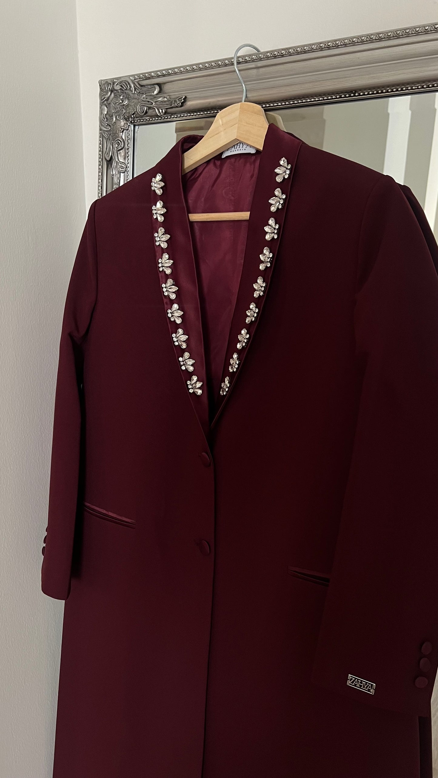 Maroon blazer with crystals 164