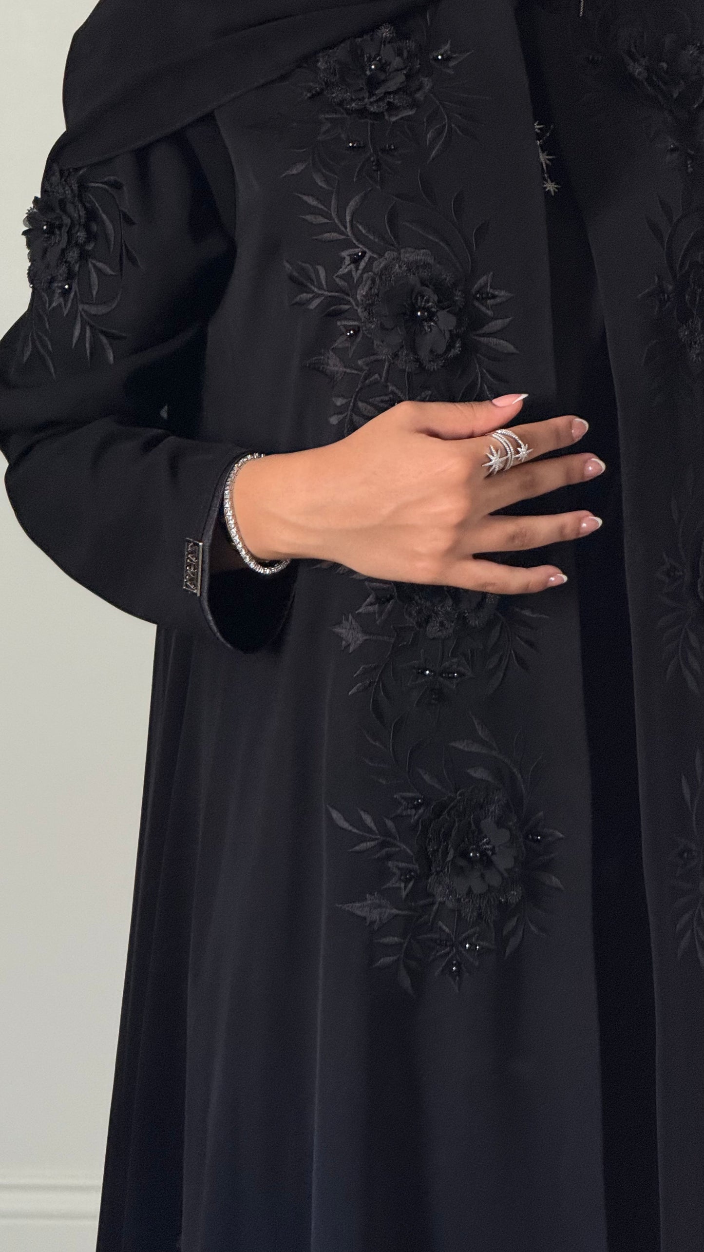 Noir Bloom abaya