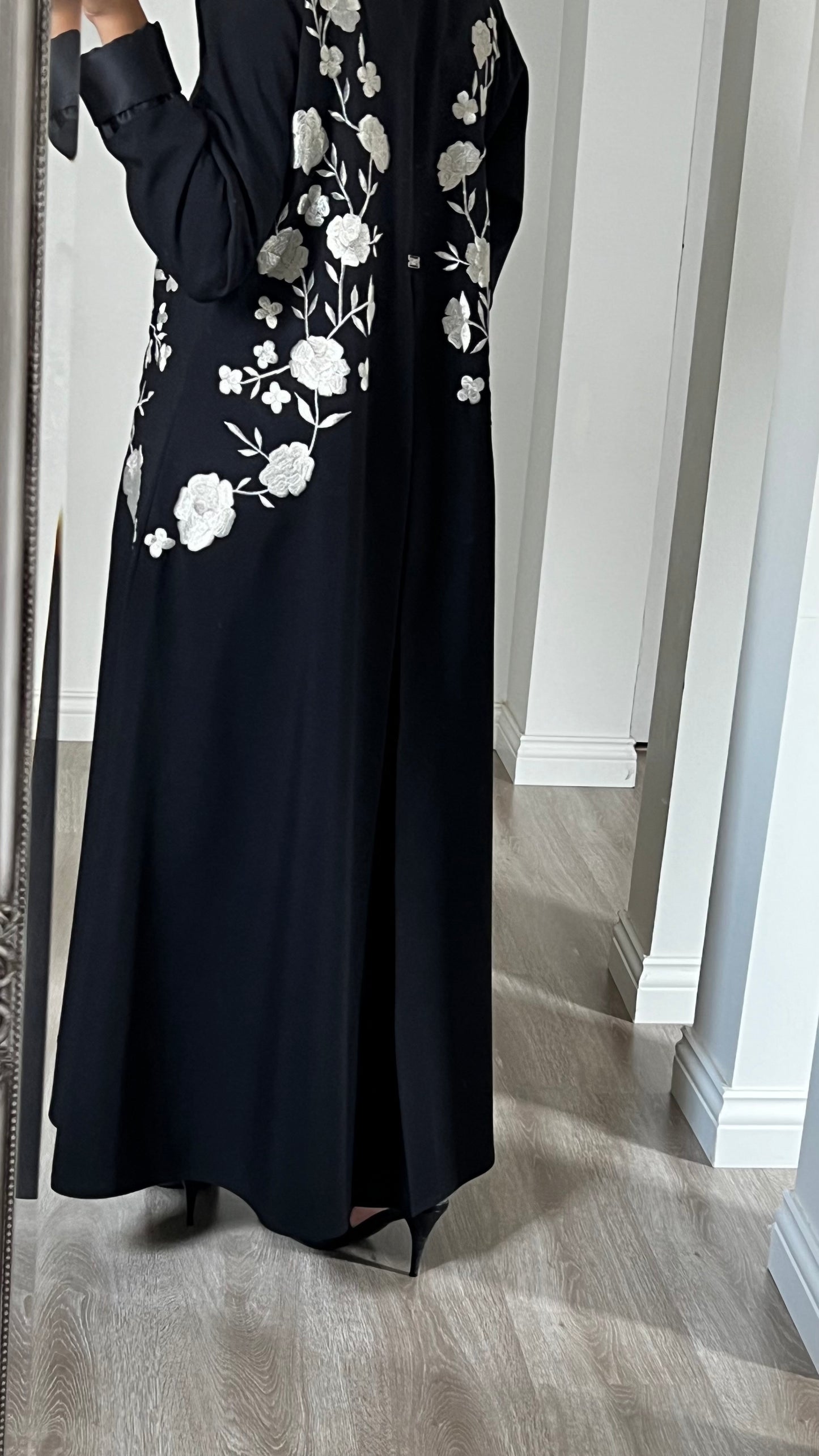 White flower abaya