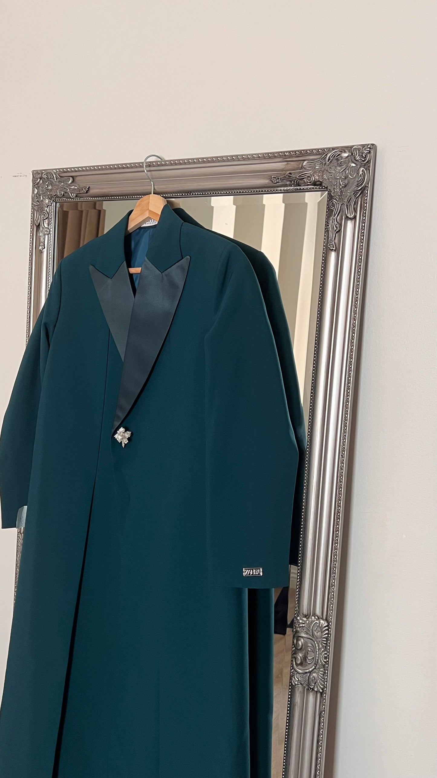 The dark cocoa in Turquoise ( fawri )