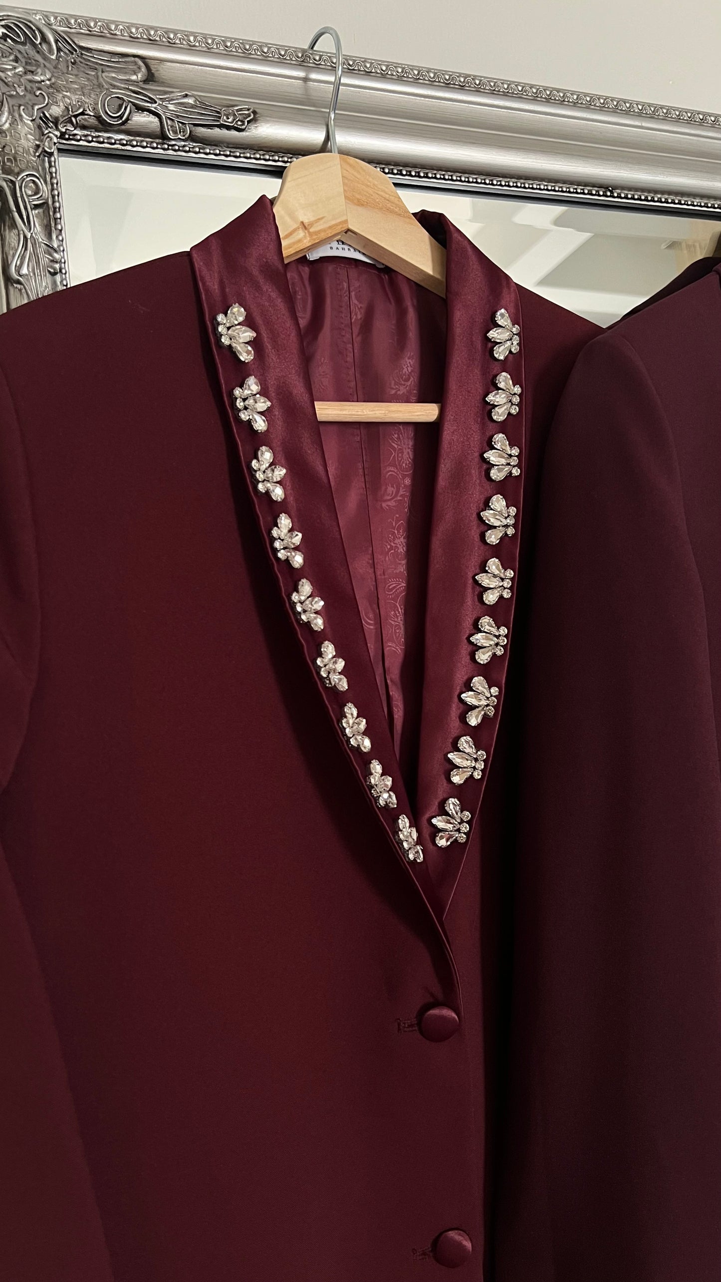 Maroon blazer with crystals 164