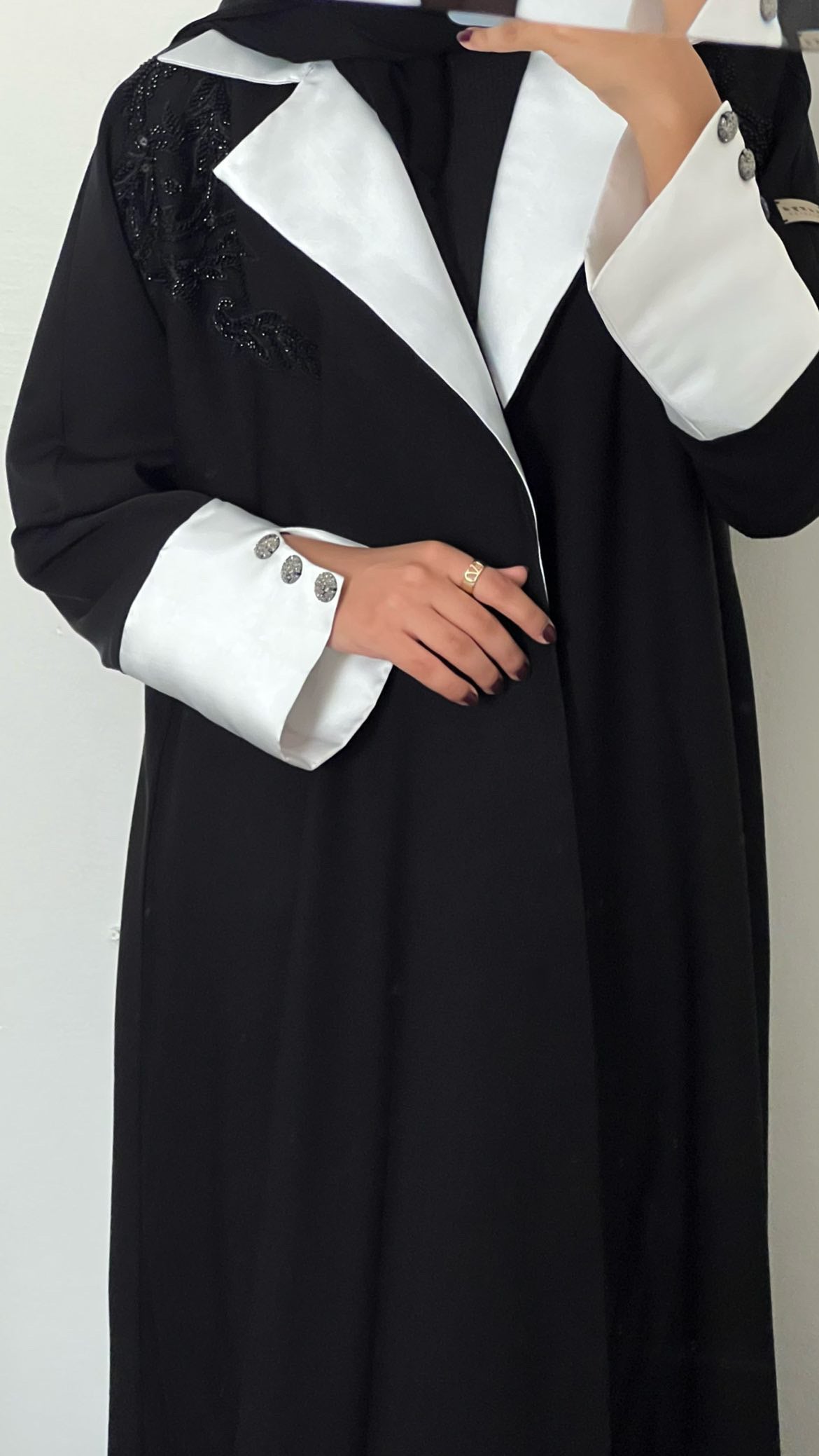 Black & white abaya