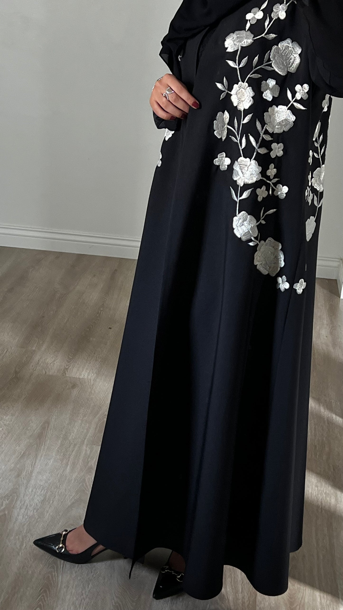 White flower abaya