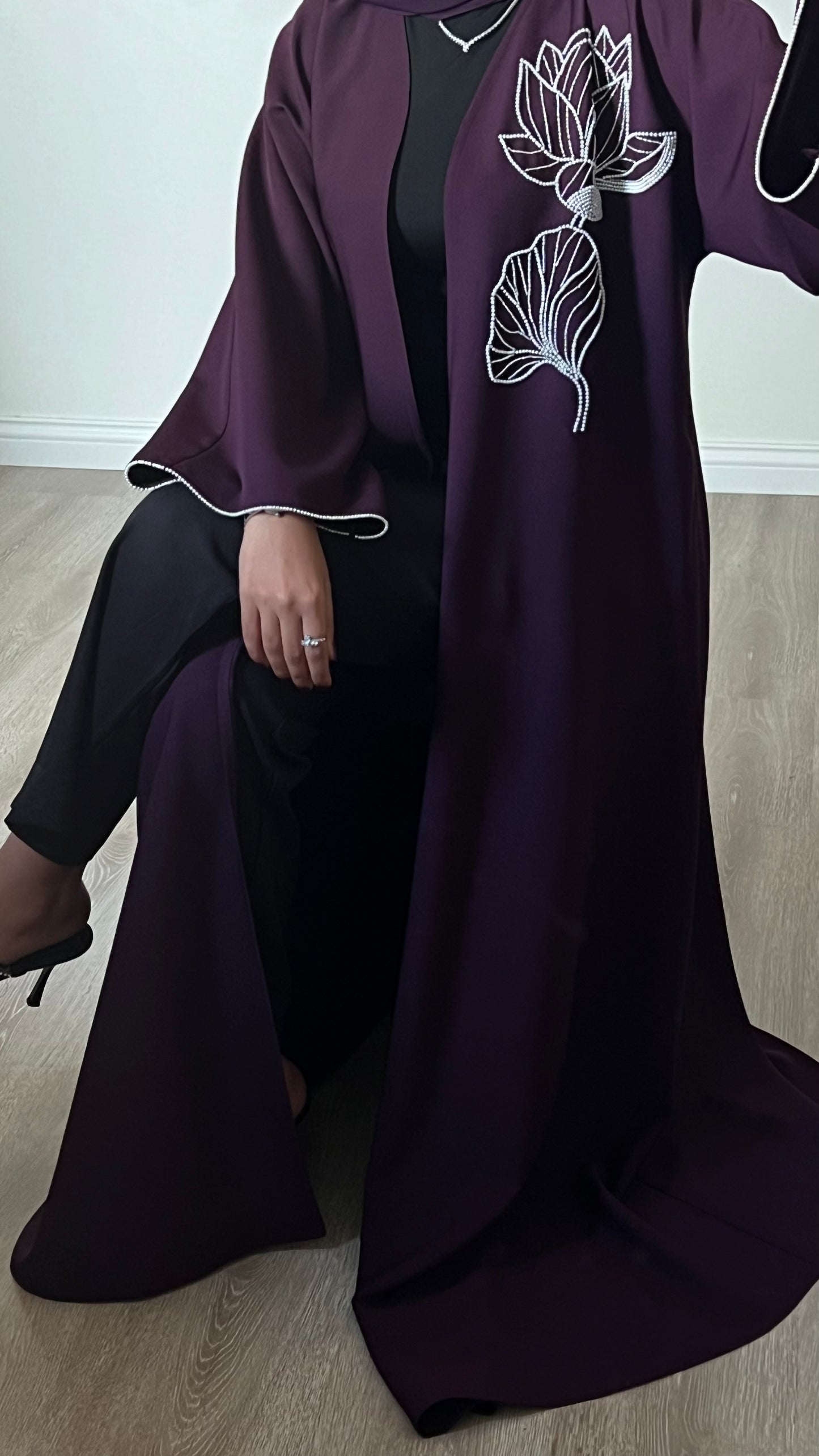 Abaya بقماش كريب باللون البنفسجي