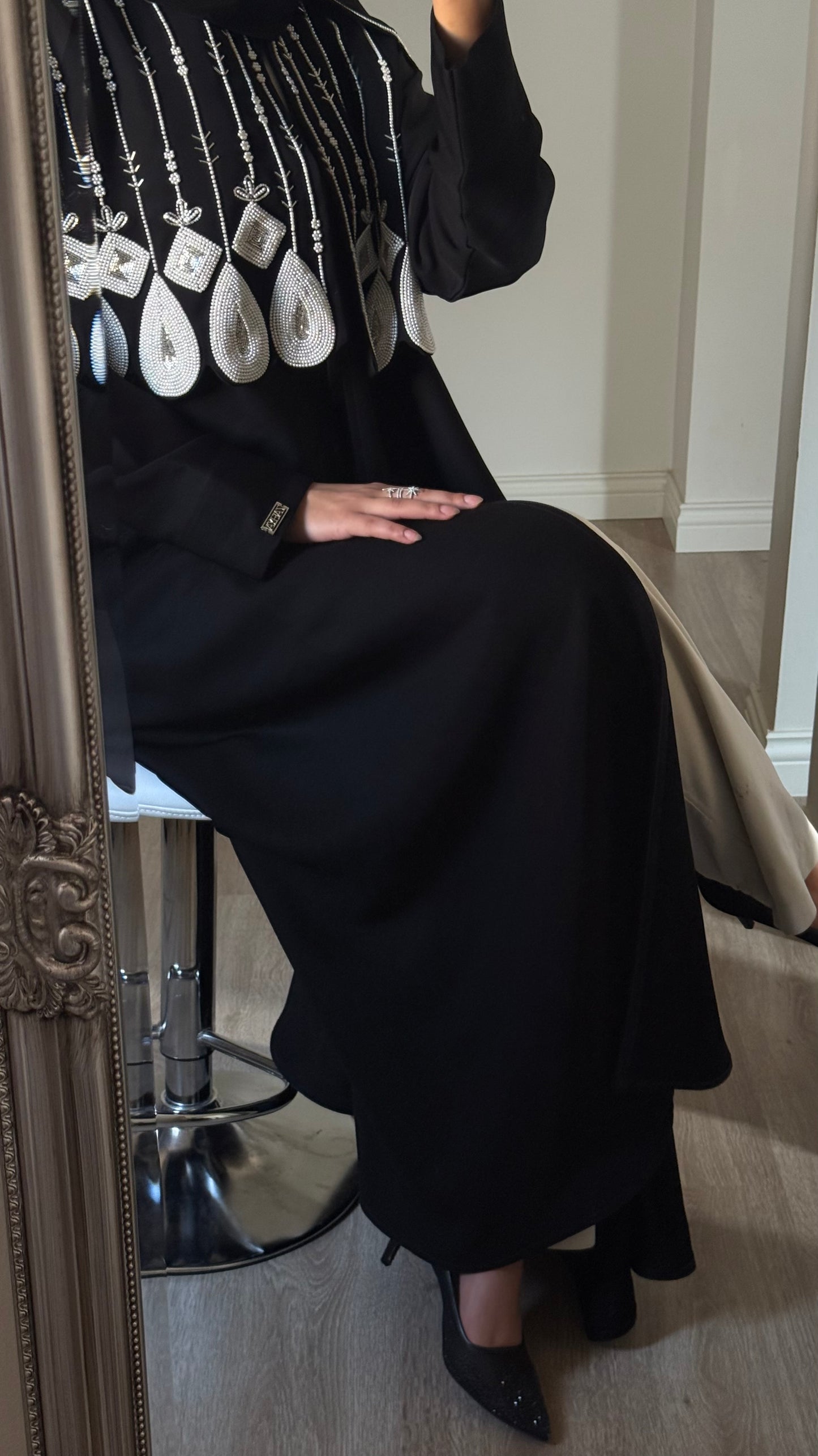 Noir Ornaments – Cascade abaya