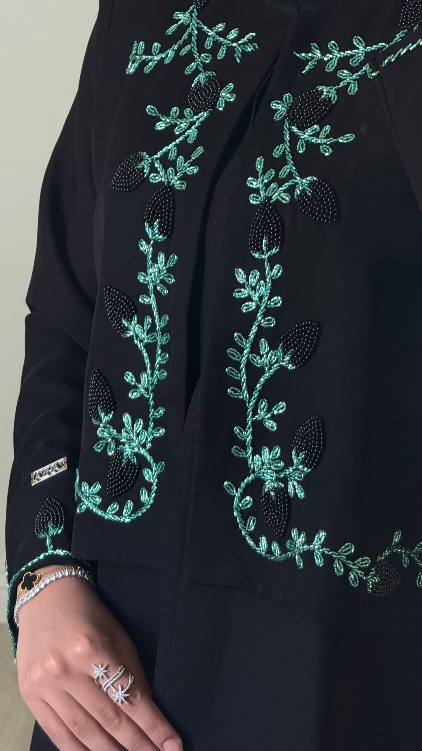 Noir Ornaments – Bloom abaya