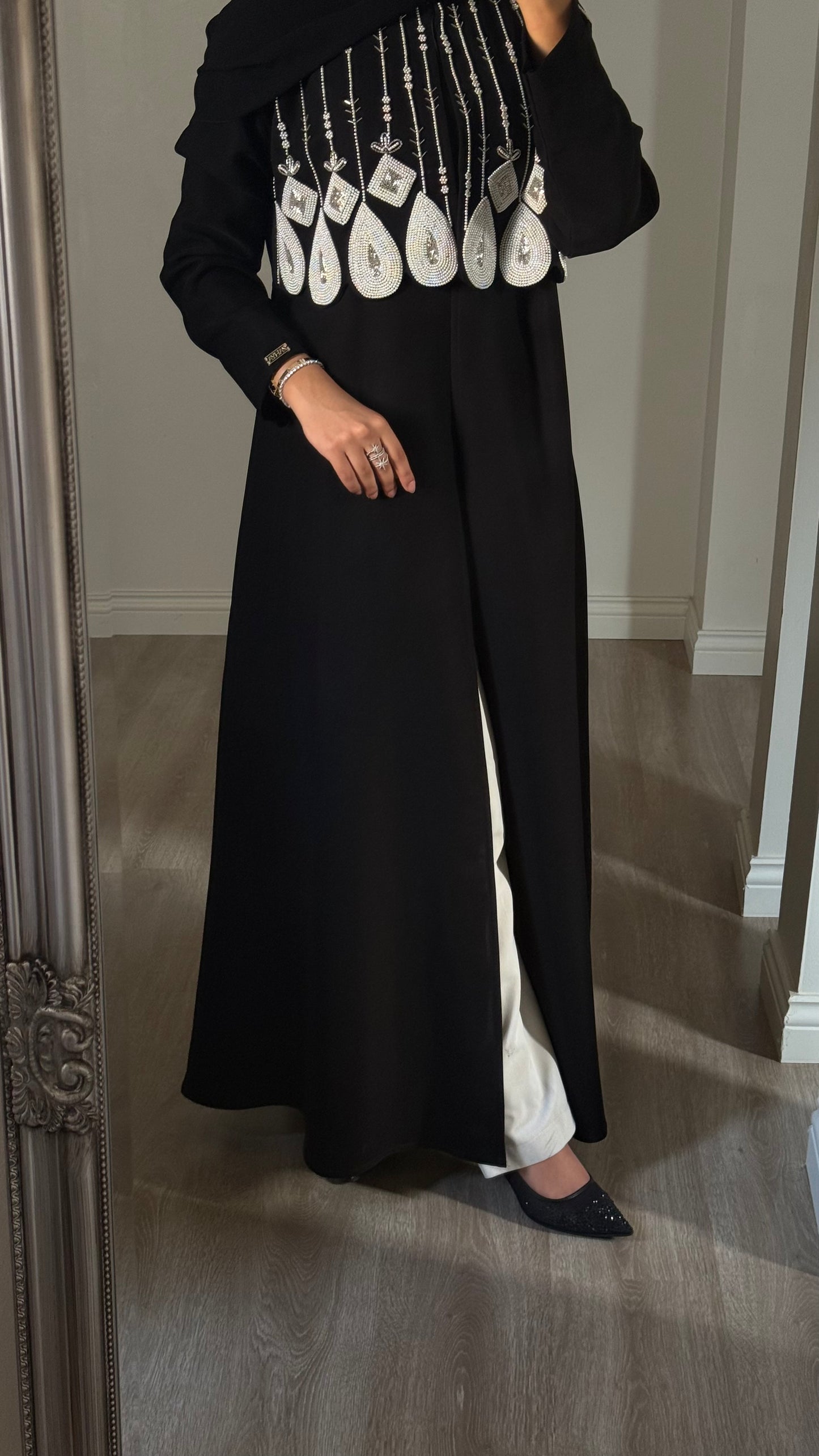 Noir Ornaments – Cascade abaya