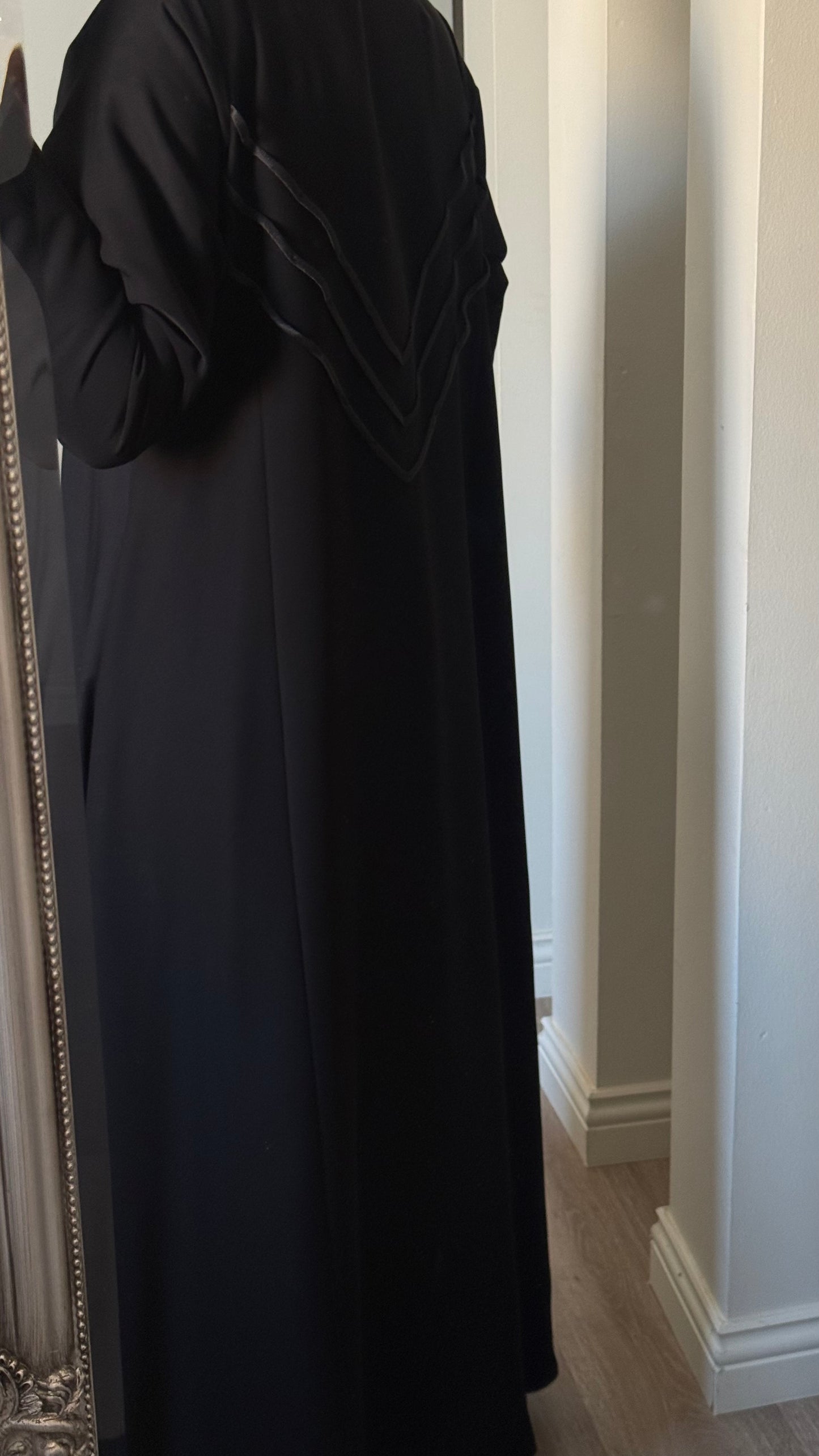 Loop - Black Abaya